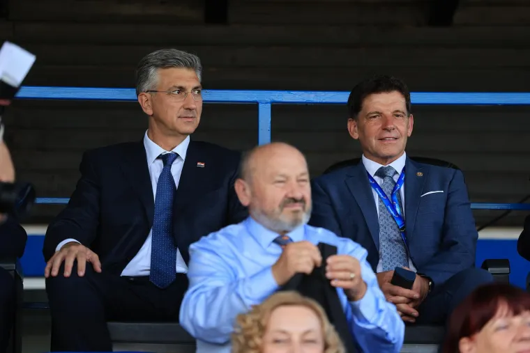Plenković izveo početni udarac pa gledao spektakl: Evo koji su se HDZ-ovci znojili na terenu