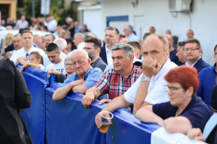 Plenković izveo početni udarac pa gledao spektakl: Evo koji su se HDZ-ovci znojili na terenu