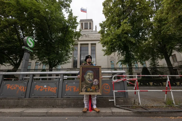 Ismijavao Putina pa dobio metak u leđa: Ovo su djela koja su razbjesnila diktatora