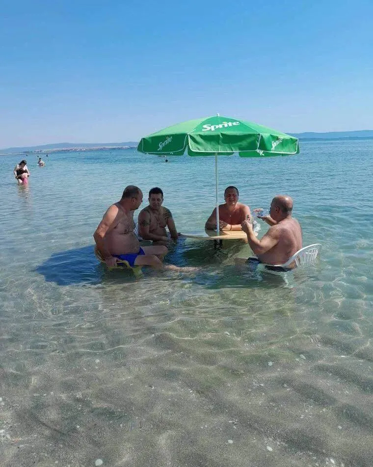 Stranci bi mislili da je &scaron;ala, ali ovako izgleda balkansko ljetovanje bez ikakvog filtera