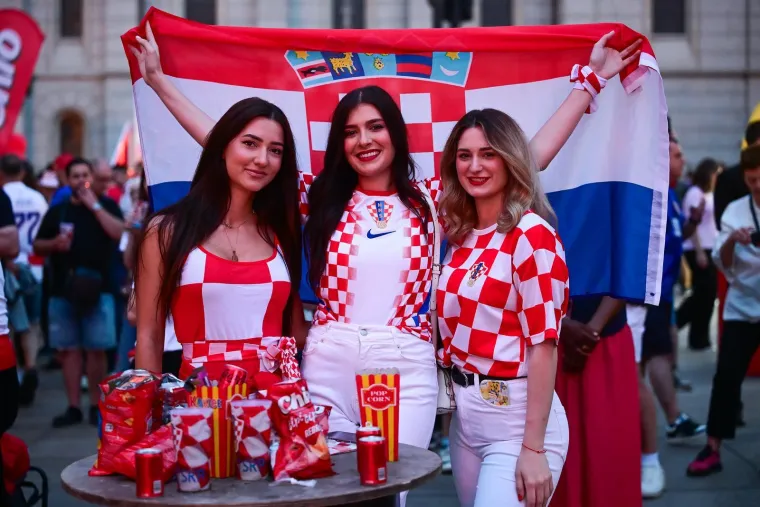 Jedna zemlja, ista emocija! Ovako izgleda navijanje za Vatrene diljem Hrvatske