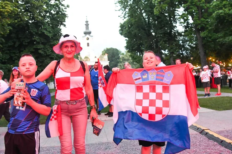 Jedna zemlja, ista emocija! Ovako izgleda navijanje za Vatrene diljem Hrvatske