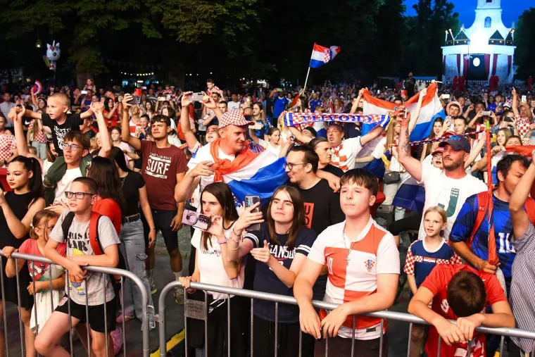 Jedna zemlja, ista emocija! Ovako izgleda navijanje za Vatrene diljem Hrvatske