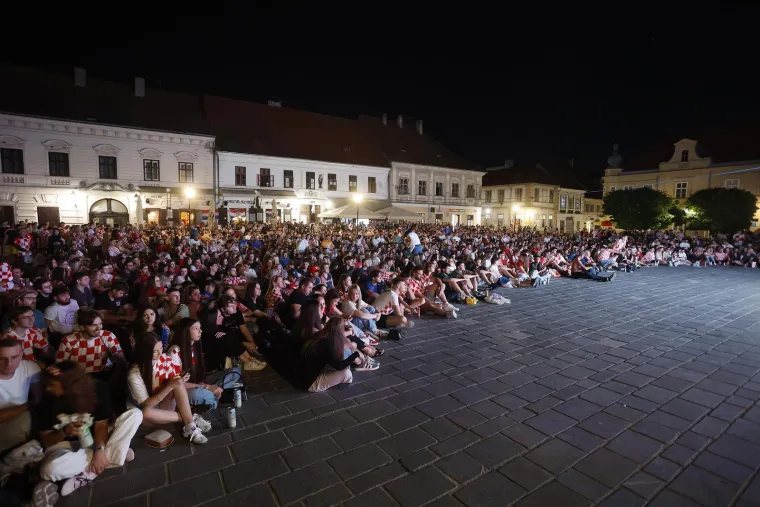 Jedna zemlja, ista emocija! Ovako izgleda navijanje za Vatrene diljem Hrvatske