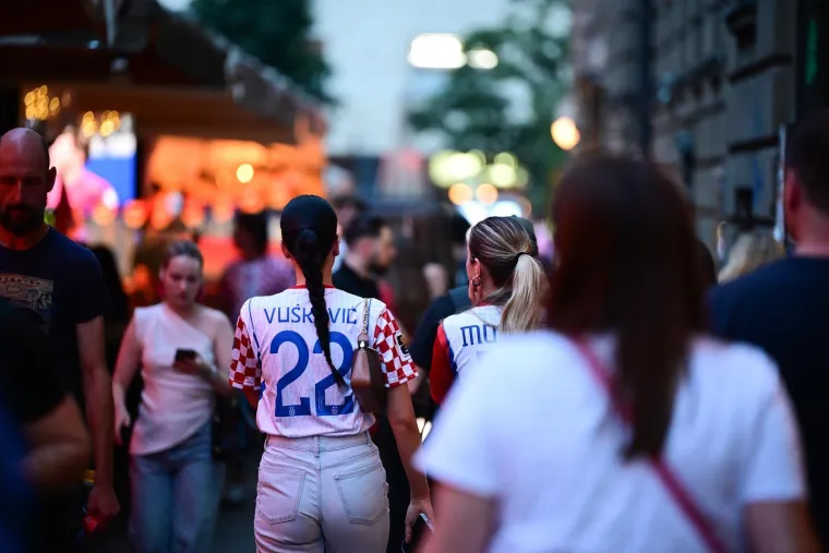 Jedna zemlja, ista emocija! Ovako izgleda navijanje za Vatrene diljem Hrvatske