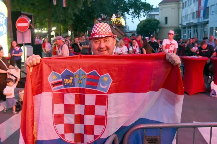 Jedna zemlja, ista emocija! Ovako izgleda navijanje za Vatrene diljem Hrvatske