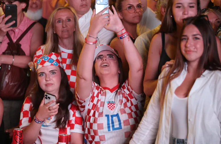 Jedna zemlja, ista emocija! Ovako izgleda navijanje za Vatrene diljem Hrvatske