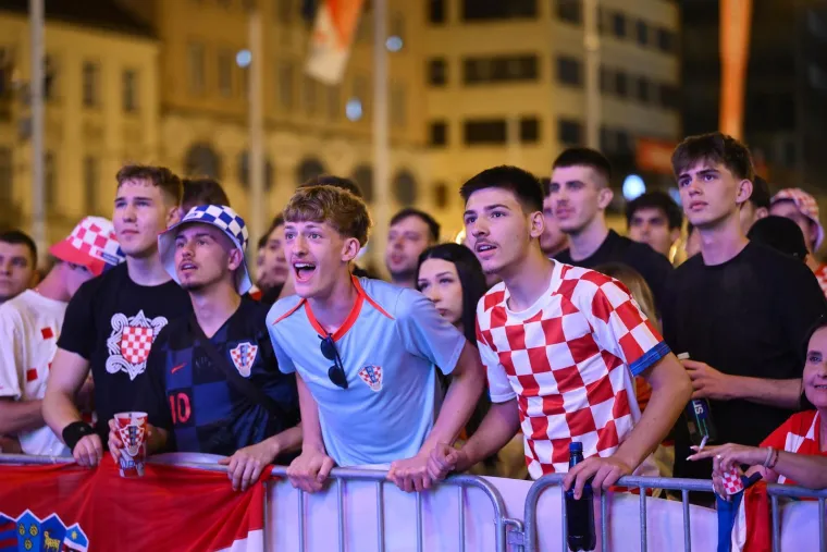 Jedna zemlja, ista emocija! Ovako izgleda navijanje za Vatrene diljem Hrvatske