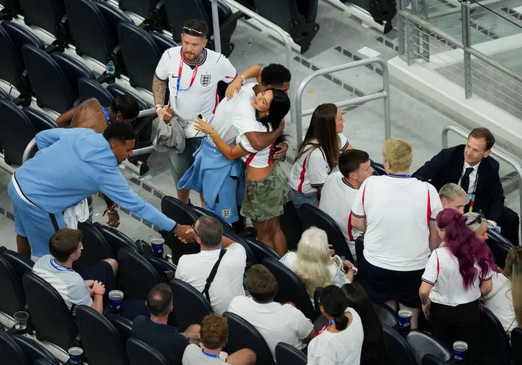 Englezi sru&scaron;ili Hrvatsku pa pohitali svojim ljepoticama, pogledajte &scaron;to su radili