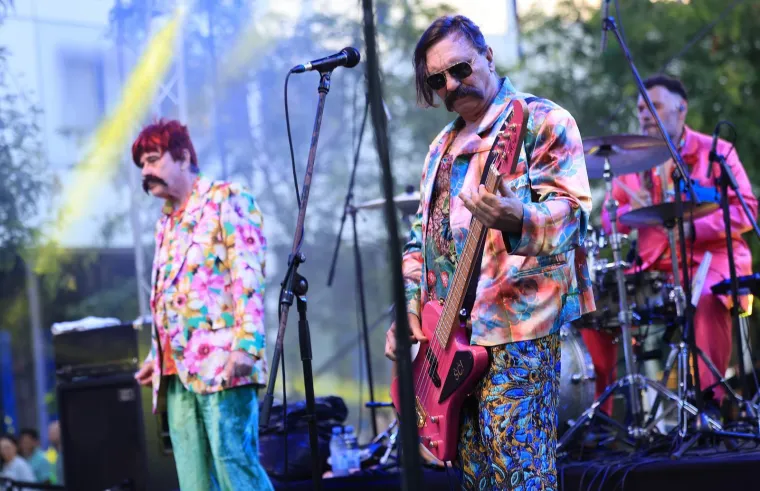 Centar Zagreba gorio je od energije: Ovako je izgledao koncert grupe Let 3 na Europskom trgu