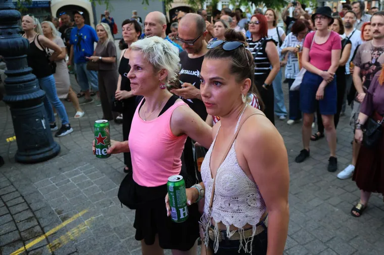 Centar Zagreba gorio je od energije: Ovako je izgledao koncert grupe Let 3 na Europskom trgu