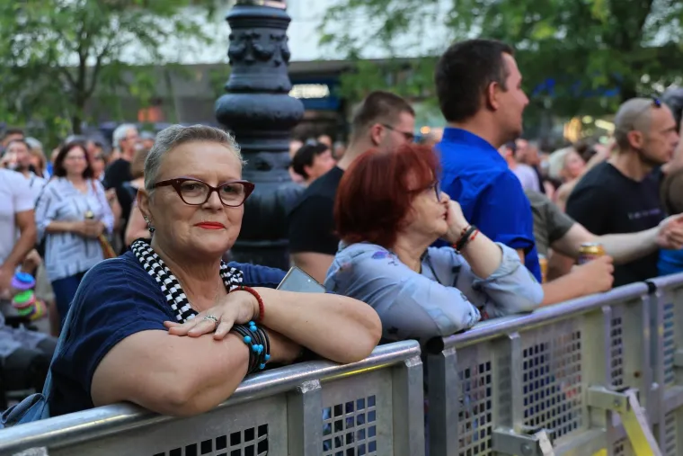 Centar Zagreba gorio je od energije: Ovako je izgledao koncert grupe Let 3 na Europskom trgu