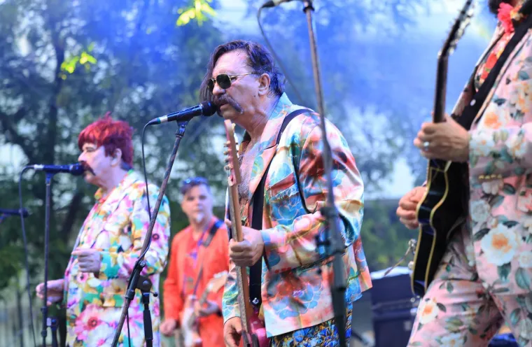 Centar Zagreba gorio je od energije: Ovako je izgledao koncert grupe Let 3 na Europskom trgu