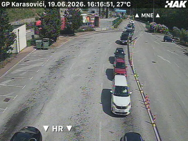 Gužve, kolone, prometne nesreće i ulje na cesti: HAK izdao upozorenje