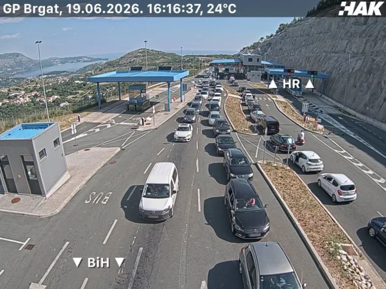 Gužve, kolone, prometne nesreće i ulje na cesti: HAK izdao upozorenje