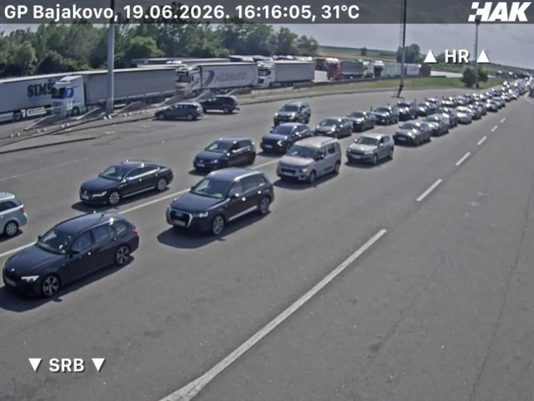 Gužve, kolone, prometne nesreće i ulje na cesti: HAK izdao upozorenje