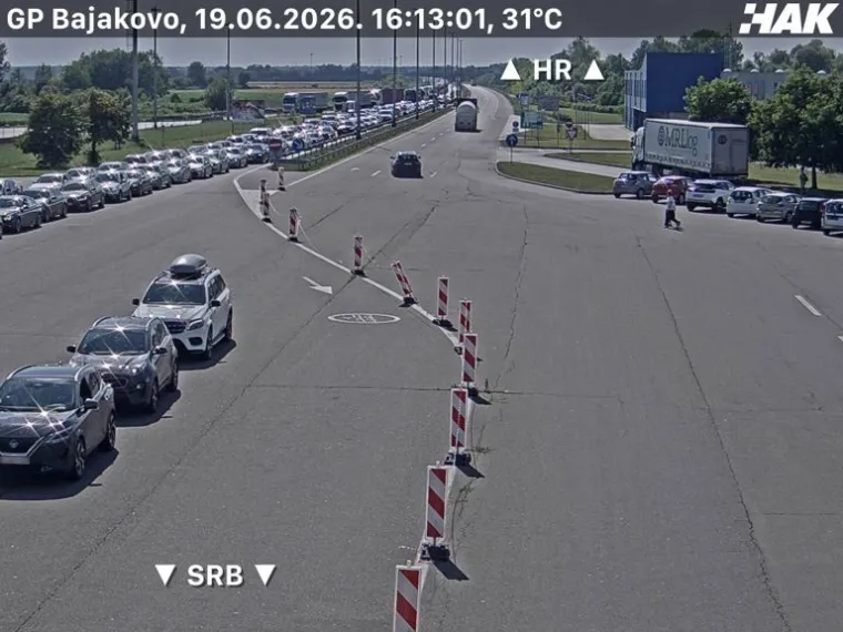 Gužve, kolone, prometne nesreće i ulje na cesti: HAK izdao upozorenje