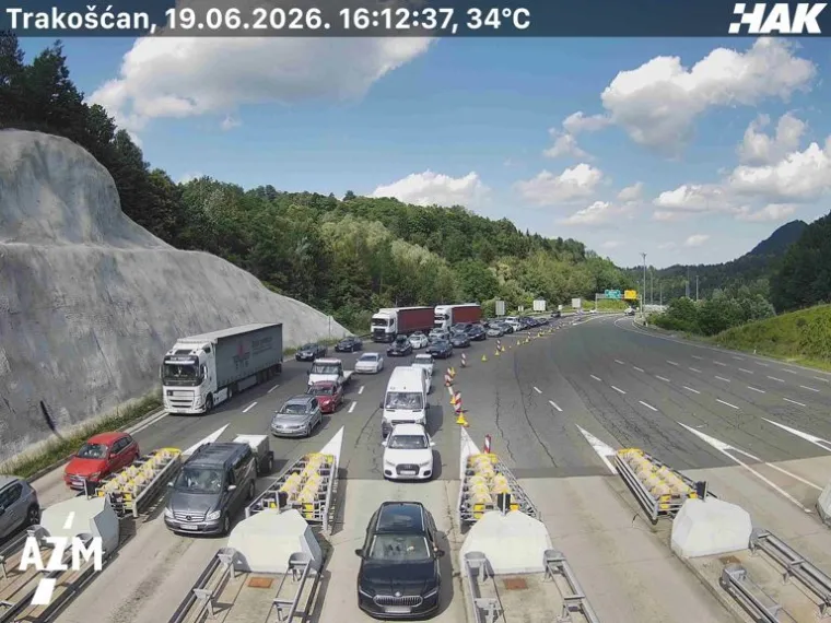 Gužve, kolone, prometne nesreće i ulje na cesti: HAK izdao upozorenje