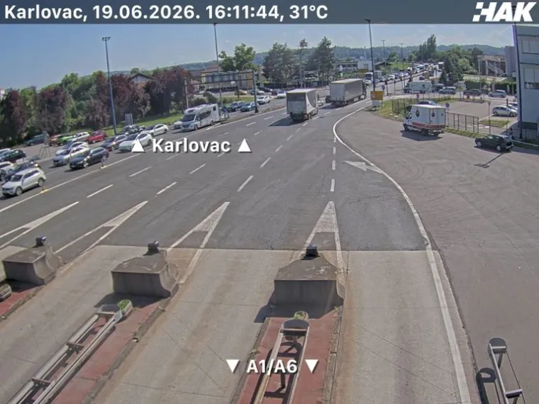 Gužve, kolone, prometne nesreće i ulje na cesti: HAK izdao upozorenje