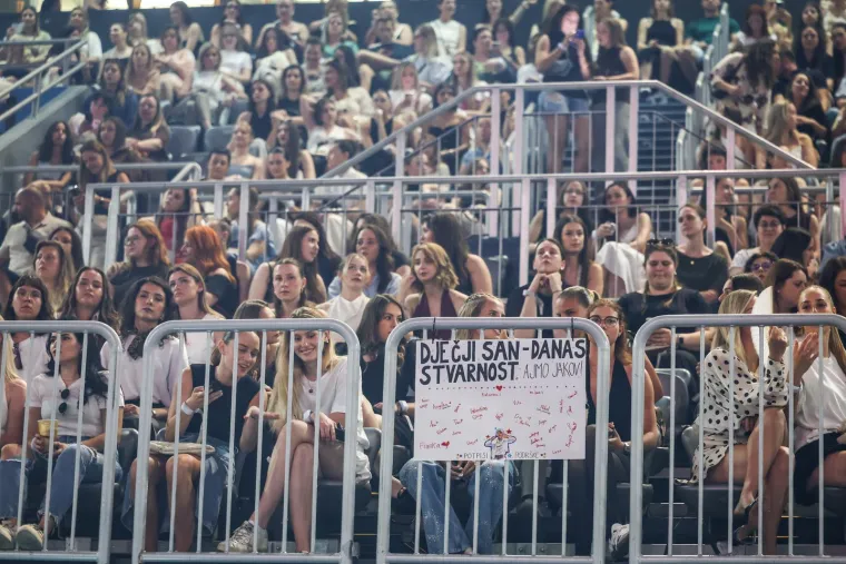 Pogledajte &scaron;to je napravio Jakov Jozinović u Areni: Posebna go&scaron;ća otela pažnju kamere