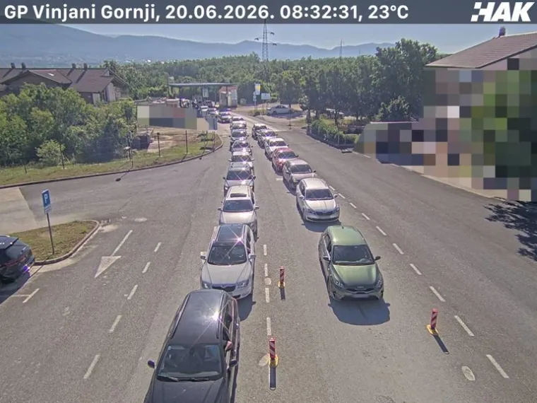 Gužve prema Jadranu: Kolone vozila protežu se kilometrima