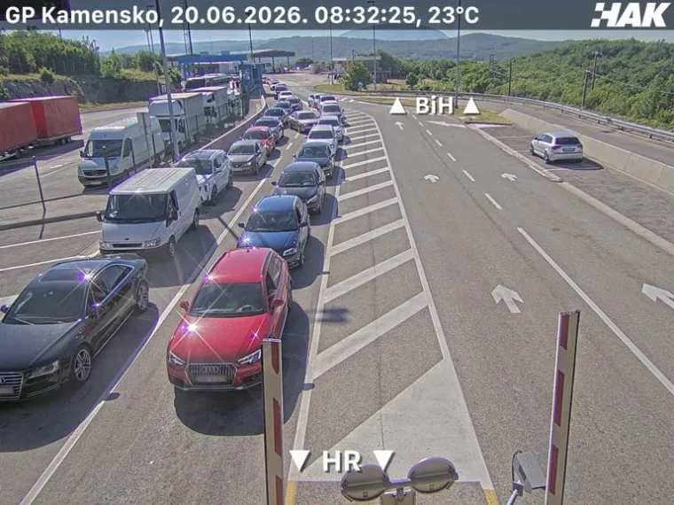 Gužve prema Jadranu: Kolone vozila protežu se kilometrima