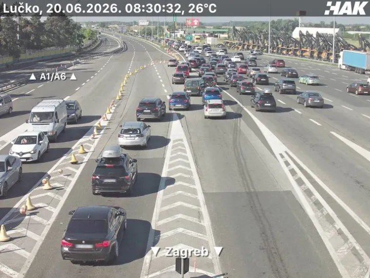 Gužve prema Jadranu: Kolone vozila protežu se kilometrima