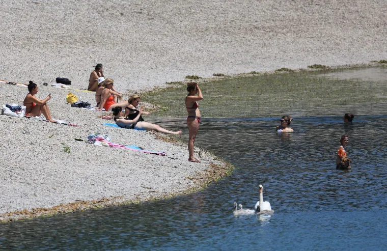 Vruća subota: Zgodna dama ukrala pažnju na Jarunu, a na &scaron;pici snimljena Franka Batelić s djecom