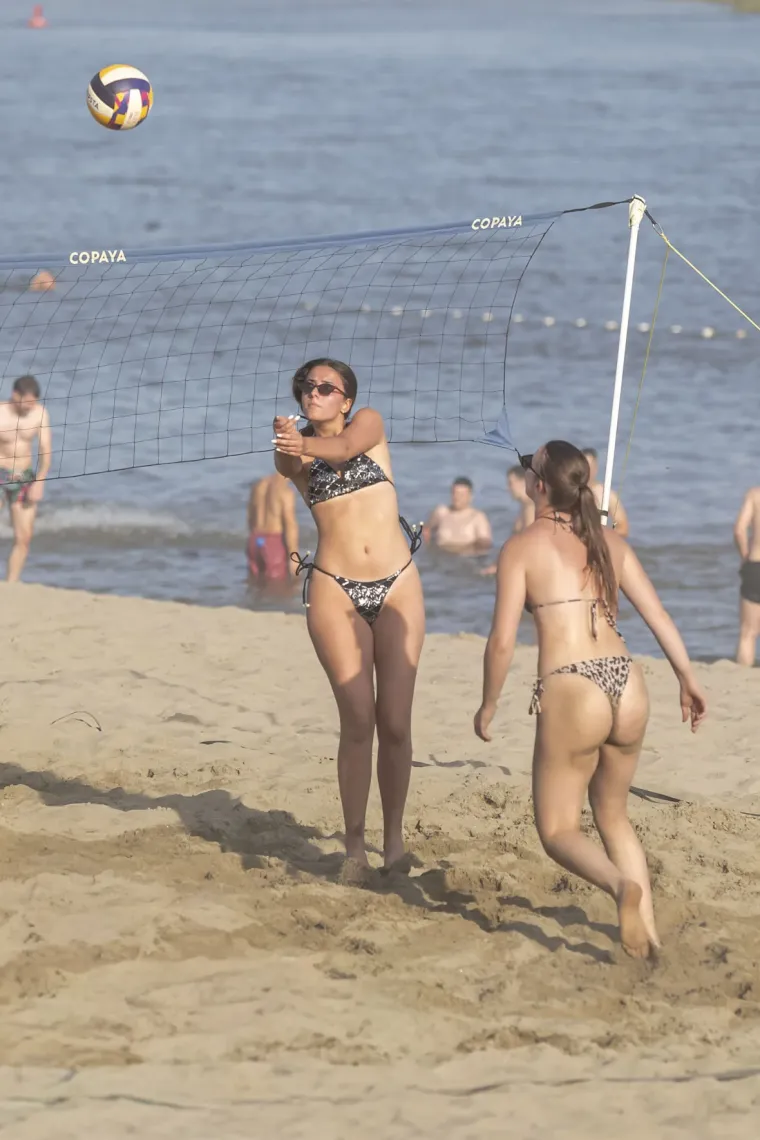 Istok Hrvatske gori: Zgodne legice mamile poglede na omiljenom kupali&scaron;tu