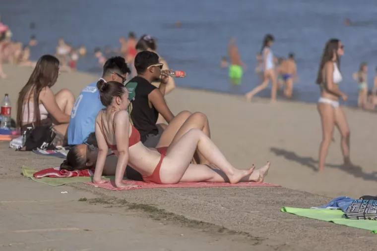 Istok Hrvatske gori: Zgodne legice mamile poglede na omiljenom kupali&scaron;tu