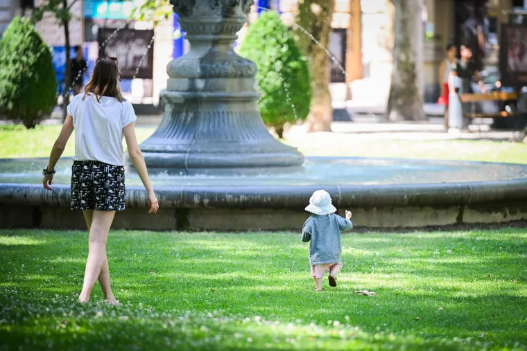 Paklene vrućine, a plaže se pune: Pogledajte kako je izgledao prvi dan ljeta diljem Hrvatske