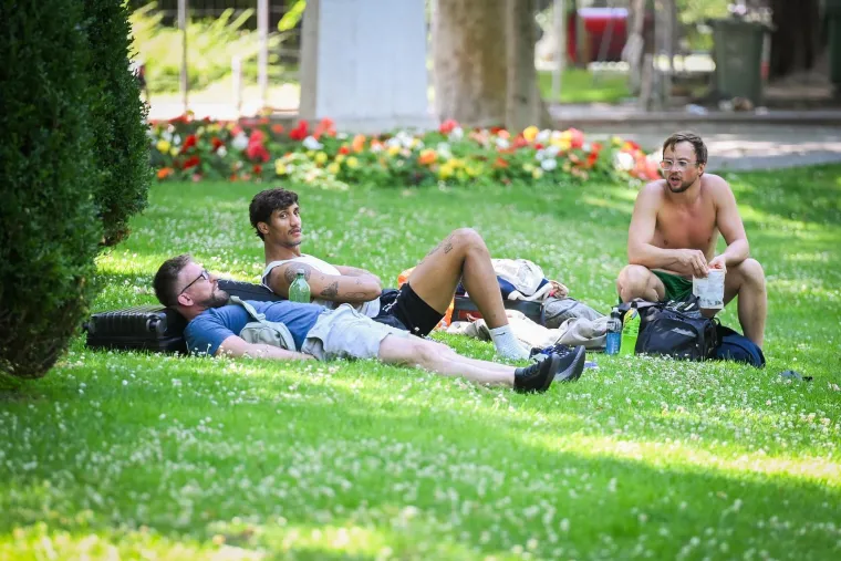 Paklene vrućine, a plaže se pune: Pogledajte kako je izgledao prvi dan ljeta diljem Hrvatske