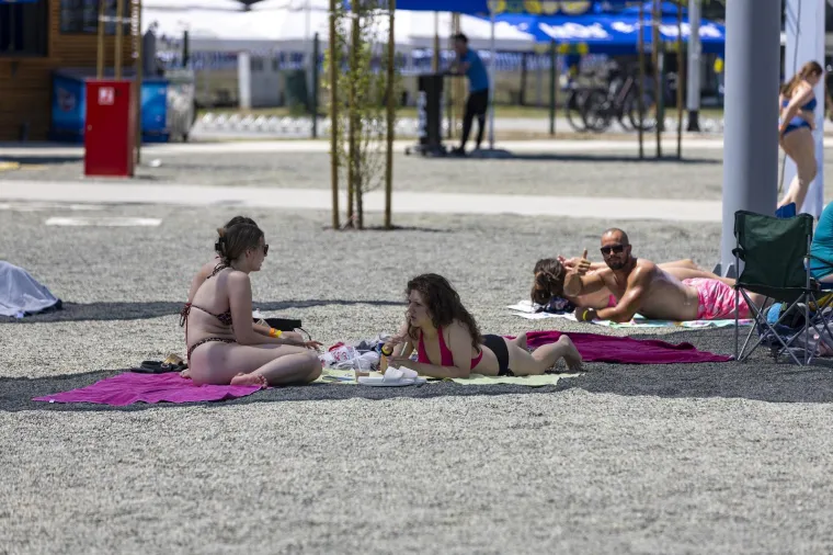 Paklene vrućine, a plaže se pune: Pogledajte kako je izgledao prvi dan ljeta diljem Hrvatske