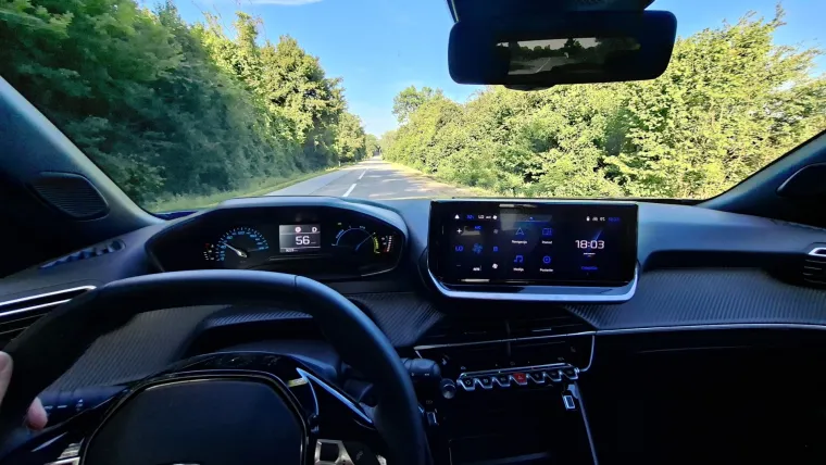 &Scaron;minker s karakterom ili najbolji gradski SUV? Vozili smo Peugeot 2008 Hybrid