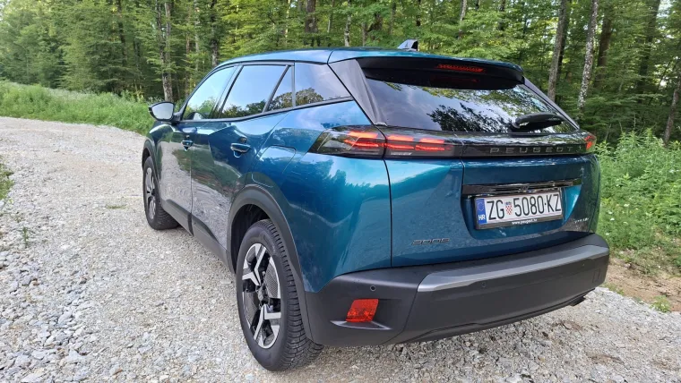 &Scaron;minker s karakterom ili najbolji gradski SUV? Vozili smo Peugeot 2008 Hybrid