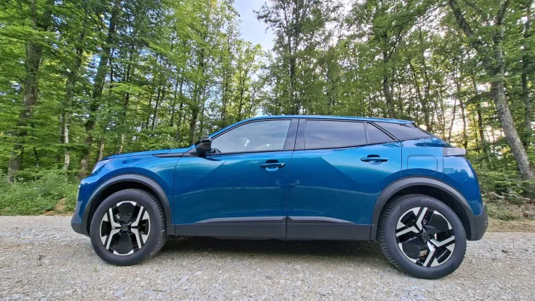 &Scaron;minker s karakterom ili najbolji gradski SUV? Vozili smo Peugeot 2008 Hybrid