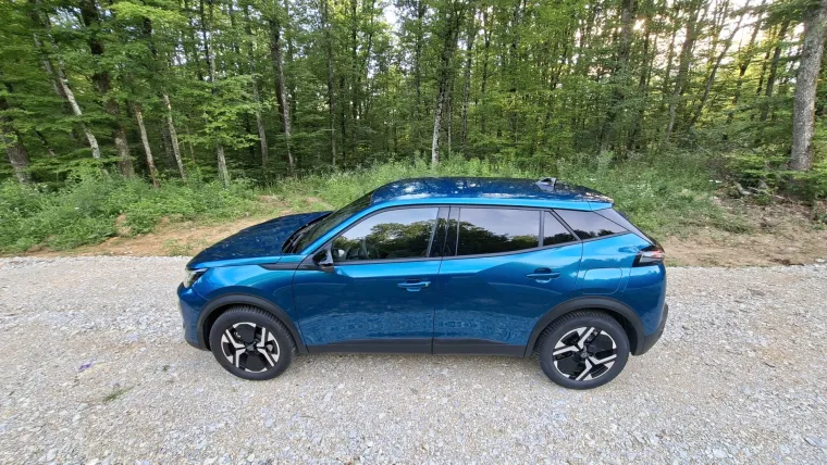 &Scaron;minker s karakterom ili najbolji gradski SUV? Vozili smo Peugeot 2008 Hybrid