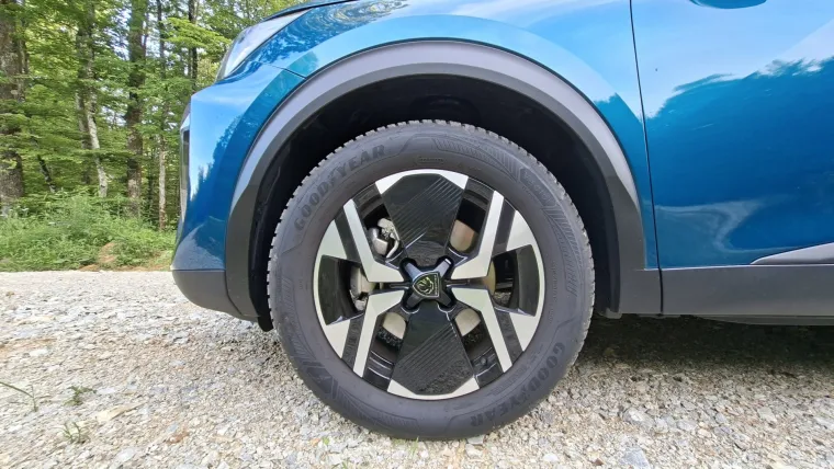 &Scaron;minker s karakterom ili najbolji gradski SUV? Vozili smo Peugeot 2008 Hybrid