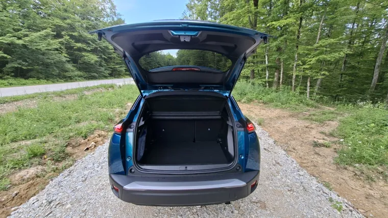 &Scaron;minker s karakterom ili najbolji gradski SUV? Vozili smo Peugeot 2008 Hybrid