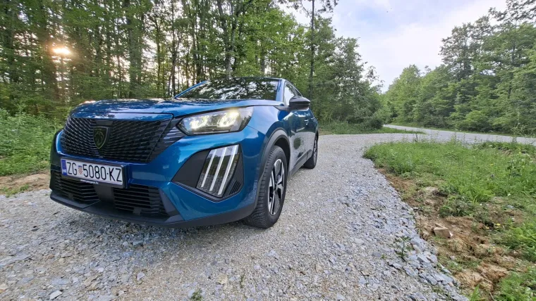 &Scaron;minker s karakterom ili najbolji gradski SUV? Vozili smo Peugeot 2008 Hybrid