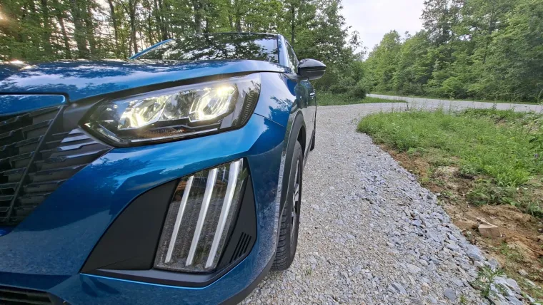 &Scaron;minker s karakterom ili najbolji gradski SUV? Vozili smo Peugeot 2008 Hybrid