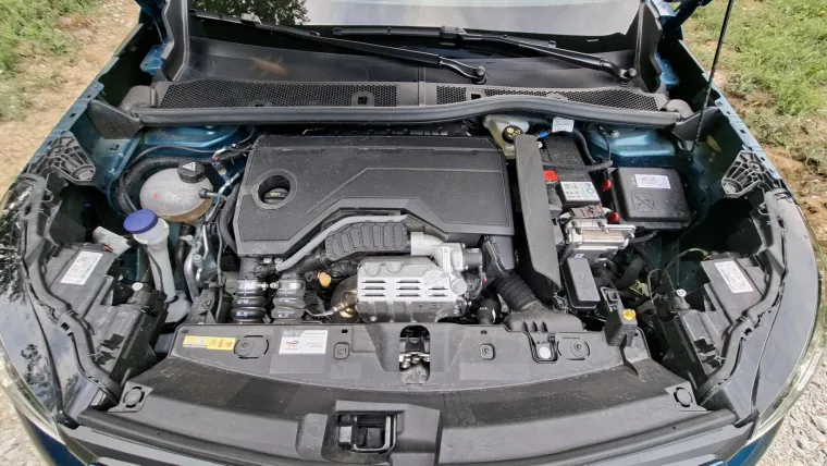 &Scaron;minker s karakterom ili najbolji gradski SUV? Vozili smo Peugeot 2008 Hybrid