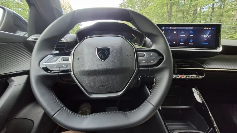 &Scaron;minker s karakterom ili najbolji gradski SUV? Vozili smo Peugeot 2008 Hybrid