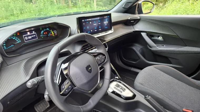 &Scaron;minker s karakterom ili najbolji gradski SUV? Vozili smo Peugeot 2008 Hybrid