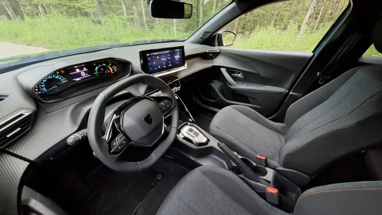 &Scaron;minker s karakterom ili najbolji gradski SUV? Vozili smo Peugeot 2008 Hybrid