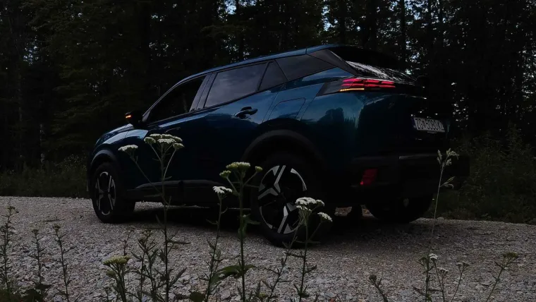 &Scaron;minker s karakterom ili najbolji gradski SUV? Vozili smo Peugeot 2008 Hybrid
