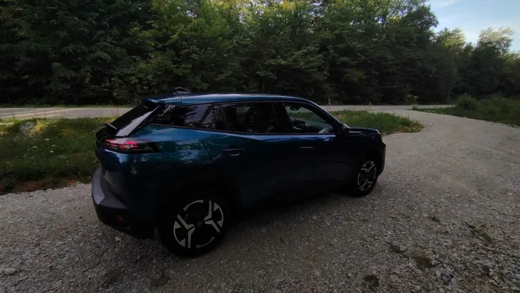 &Scaron;minker s karakterom ili najbolji gradski SUV? Vozili smo Peugeot 2008 Hybrid