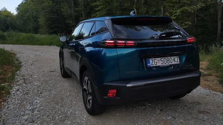 &Scaron;minker s karakterom ili najbolji gradski SUV? Vozili smo Peugeot 2008 Hybrid