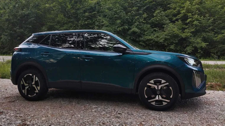 &Scaron;minker s karakterom ili najbolji gradski SUV? Vozili smo Peugeot 2008 Hybrid