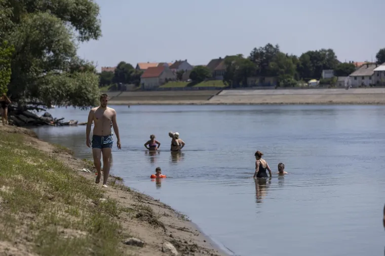Spas od paklenih vrućina prona&scaron;li na Dravi: Ovako Osječani provode neradni ponedjeljak